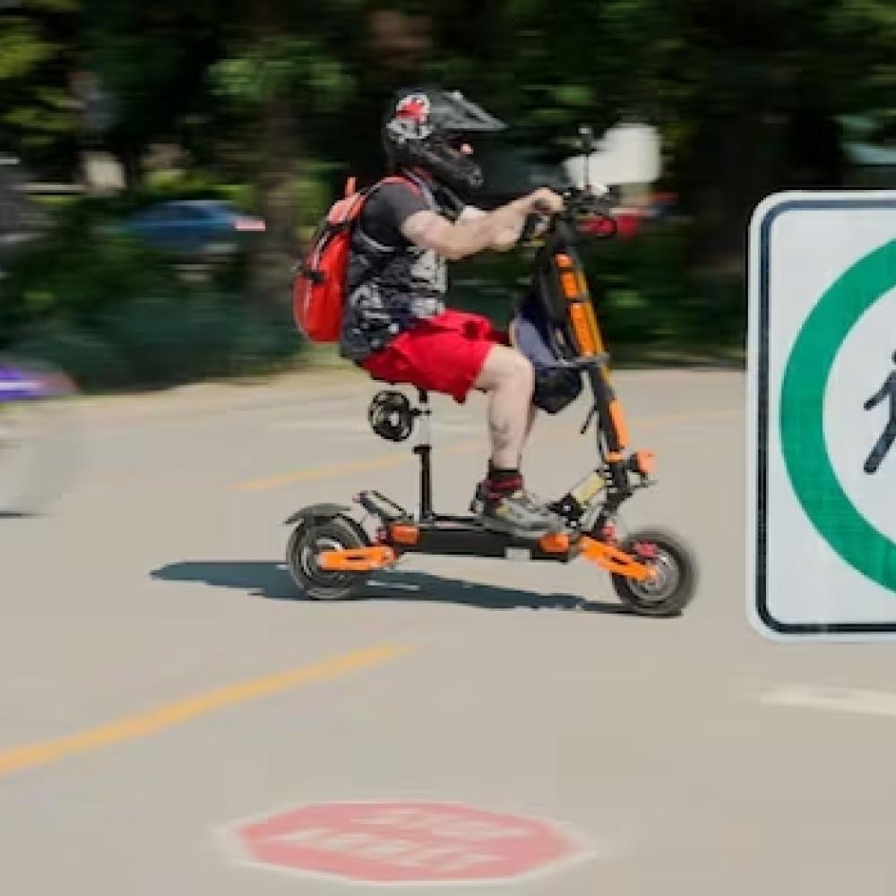 Quebec is extending its e-scooter pilot project. Doctors warn the rules leave children at risk