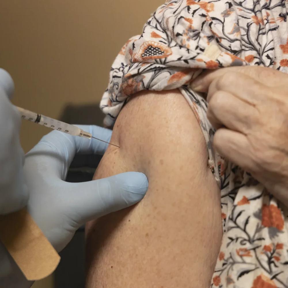Medical groups offer vaccine guidance to fill federal vacuum