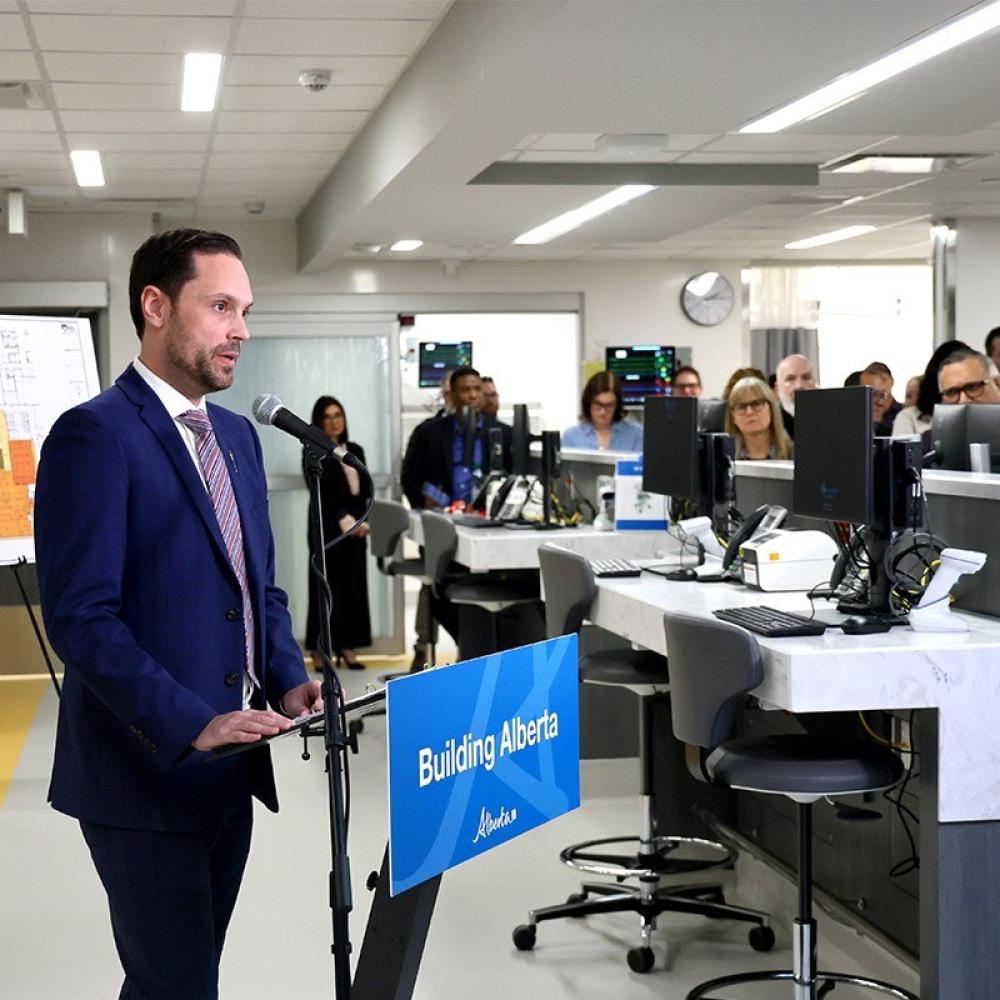 Danielle Smith's hospitals boss insists health care has not collapsed