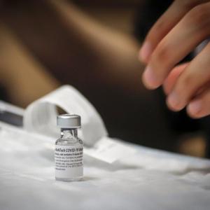 Alberta government to start charging residents for COVID-19 shots this fall