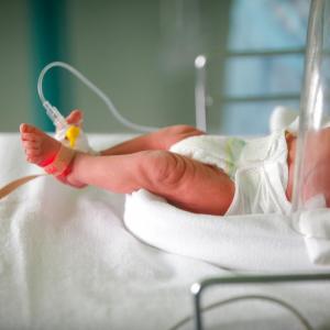 Early antibiotics tied to higher risk of childhood infections, antibiotic use, and asthma