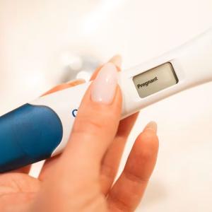 Certain actions in early pregnancy may raise risk of miscarriage, large-scale study finds