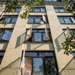 Apartments can become sweltering in summer. Why heat bylaws could be coming to a city near you
