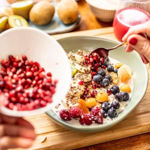An anti-inflammatory diet may lower dementia risk, even in people with early signs of Alzheimer’s