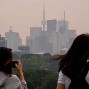 Heavy smoke, 'very poor' air quality expected to return across GTA Friday night, into weekend