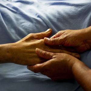 Quebec falling behind when it comes to dying of old age at home, doctor says