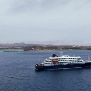 4 Canadians still on hantavirus-stricken cruise ship as consular officials head to Canary Islands