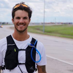 Ontario man running across Canada to raise money for men’s mental health passes by Winnipeg