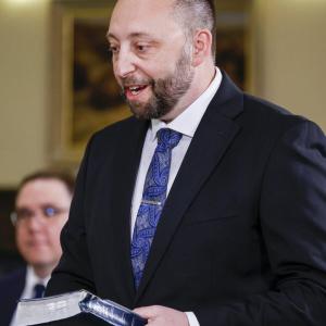 Alberta strikes new deal with pharmacists, dispensing fees to see small bump