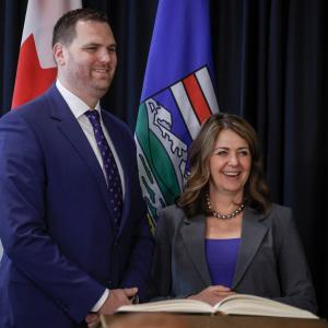 Alberta takes aim at Globe reporter over coverage of procurement scandal