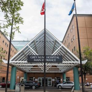 Edmonton emergency doctors and hospitalists warn of ER backlogs when stipend payments end