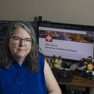 Edmonton volunteers step up to attract U.S. health professionals to Alberta