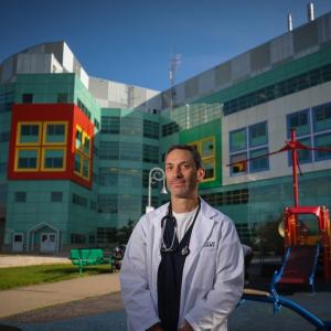 ER doctors treating kids with acute vomiting can send them home with fewer meds: Study