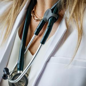 False online health information prompts doctors to intervene, survey finds