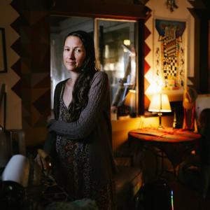 'Free Births' Are a New Pregnancy Trend. Critics Warn About Serious Risks.