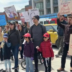 Health care workers in Ottawa protest cuts