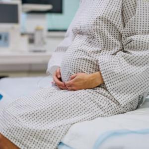 Leading OB-GYN group breaks from CDC on maternal vaccination schedule