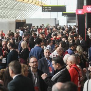 Liberal party adopts motion to restrict kids from social media