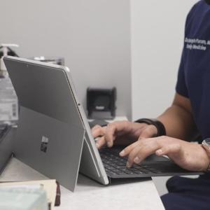 Manitoba looks to end sick notes for absences under 1 week