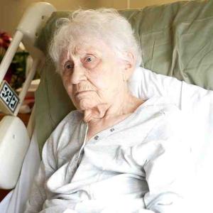 Manitoba MAID law 'punishing' 94-year-old woman, pro-choice group says