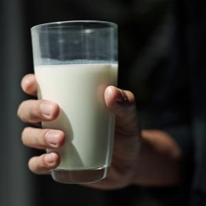 New Mexico warns against consuming raw milk after newborn dies from listeria
