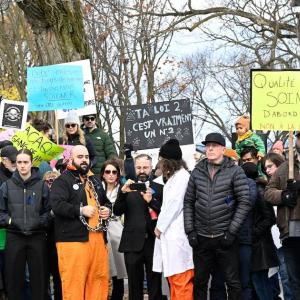 Quebec family doctors voting on new deal after province backtracks on Bill 2