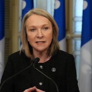 Quebec tables new version of controversial bill to change doctors' pay