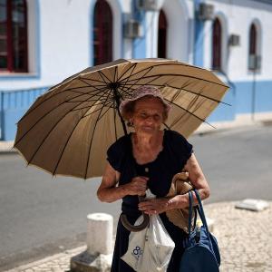 Repeated heatwaves can age you as much as smoking or drinking