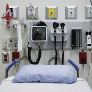 Restructured AHS not helping overcrowded ERs, doctors say