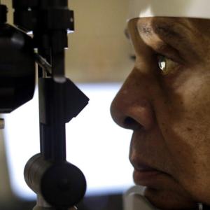 Smart contact lens monitors eye pressure and delivers glaucoma drugs in early tests