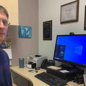 This Toronto doctor has over 2,000 patients, but still no permanent residency