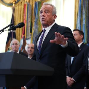 U.S. pushes drugmakers to reveal confidential details of contracts with Canada, other countries