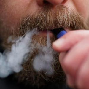 Vaping likely to cause lung and oral cancer, Australian researchers find in new review of evidence
