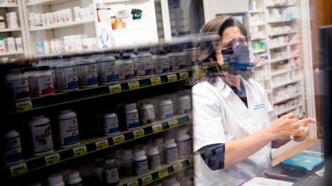 White House, Florida promote Canada drug imports while tariff threat looms