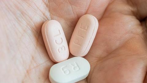 Paxlovid may cut risk of stroke for at least 3 months after COVID diagnosis