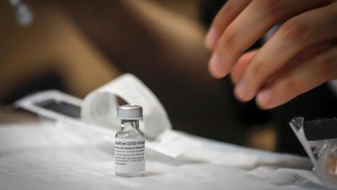 Alberta government to start charging residents for COVID-19 shots this fall