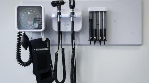 Alberta doctors association raises concerns over premier limiting free COVID vaccines