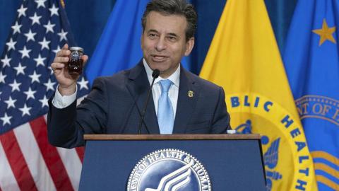 FDA to offer faster drug reviews to companies promoting 'national priorities'