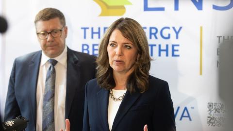 Health Canada won't fight Alberta's plan to charge for COVID vaccines