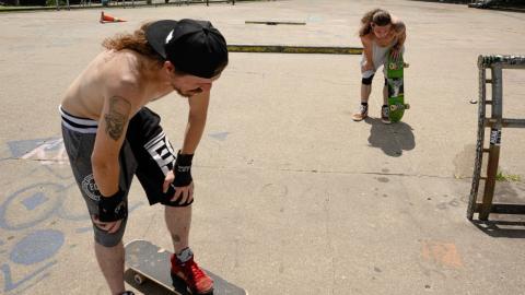 Heat stroke poses health risks. Here's what medical experts recommend