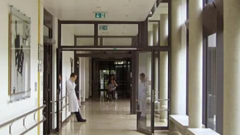 Canada breaks with U.S. on med-school standards