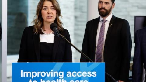 Surgeons will be focus of Alberta’s public-private health care model, Smith says