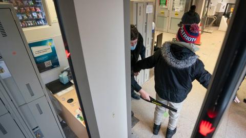 As violence increases, metal detectors installed at Montreal's Notre-Dame Hospital ER