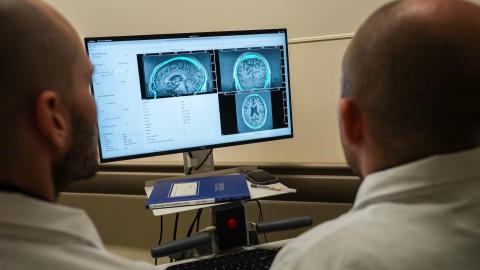 Are Canadians turning to AI for medical advice?