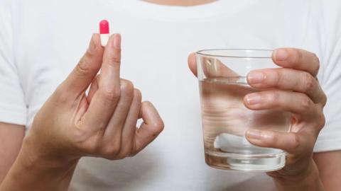 Researchers say it matters what liquid you take your pills with