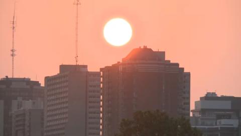 How to deal with heat exhaustion and heat stroke
