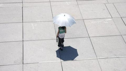 Why 26°C indoors is the heat wave danger number — not the temperature outside