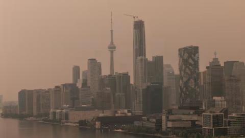 Orange warning issued for poor air quality, heavy smoke in Toronto