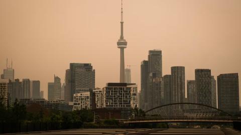Ontario outdoor workers stay home, others mask up amid wildfire smoke