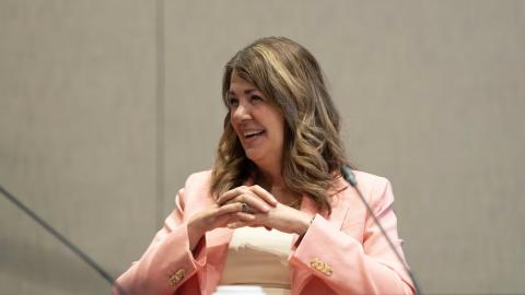 Feds should increase federal health funding, but with strings attached, advocates say